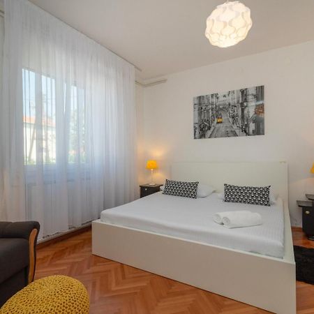 Apartman Karmen โตรกีร์ ภายนอก รูปภาพ