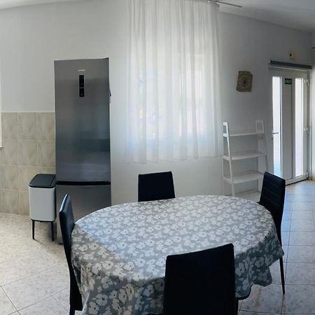 Apartman Karmen โตรกีร์ ภายนอก รูปภาพ