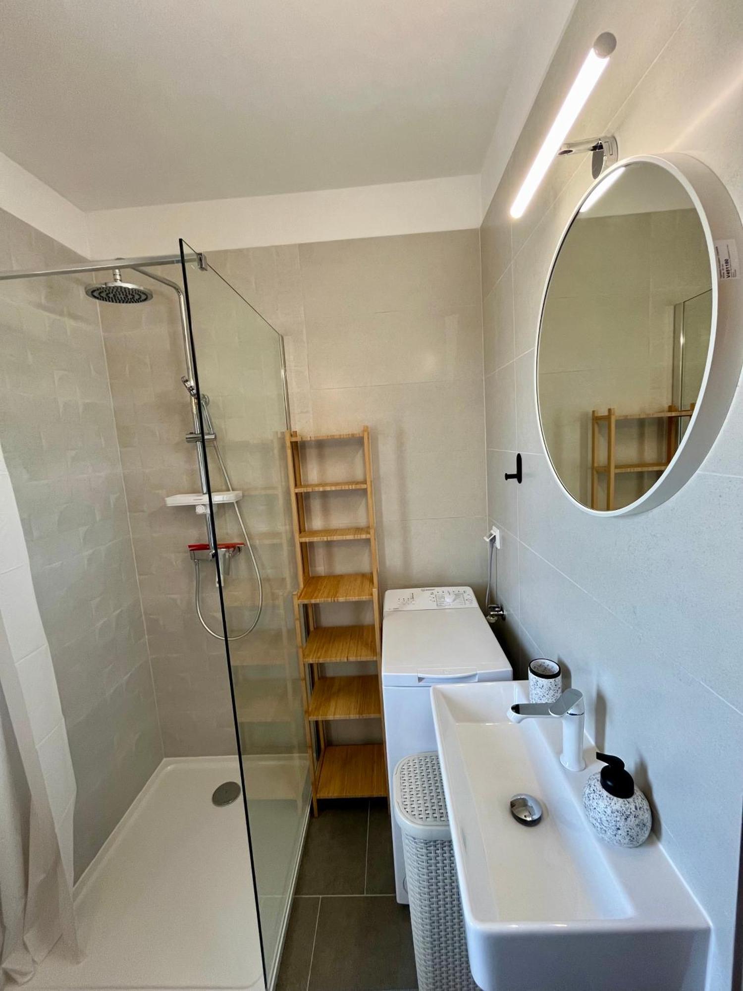 Apartman Karmen โตรกีร์ ภายนอก รูปภาพ