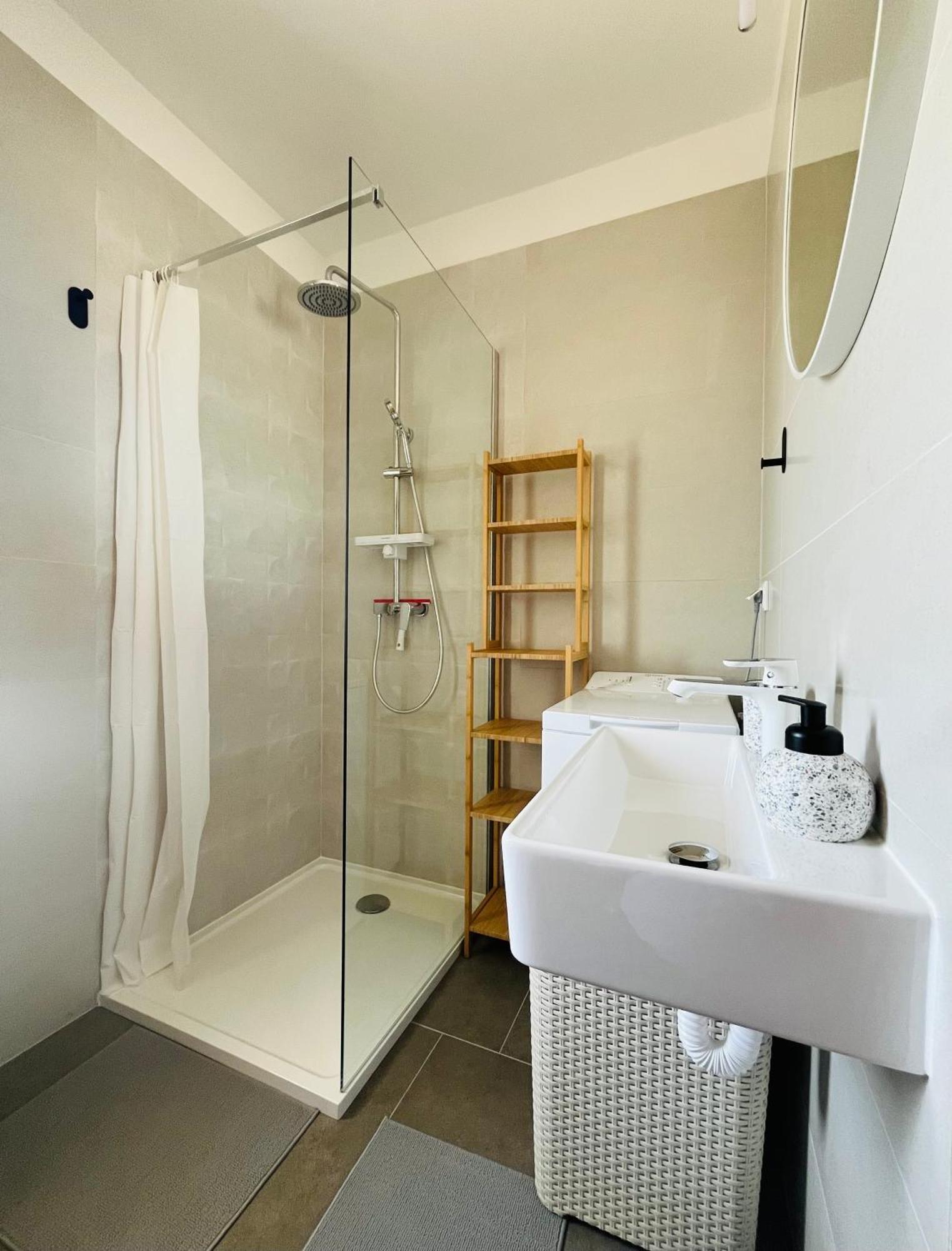 Apartman Karmen โตรกีร์ ภายนอก รูปภาพ
