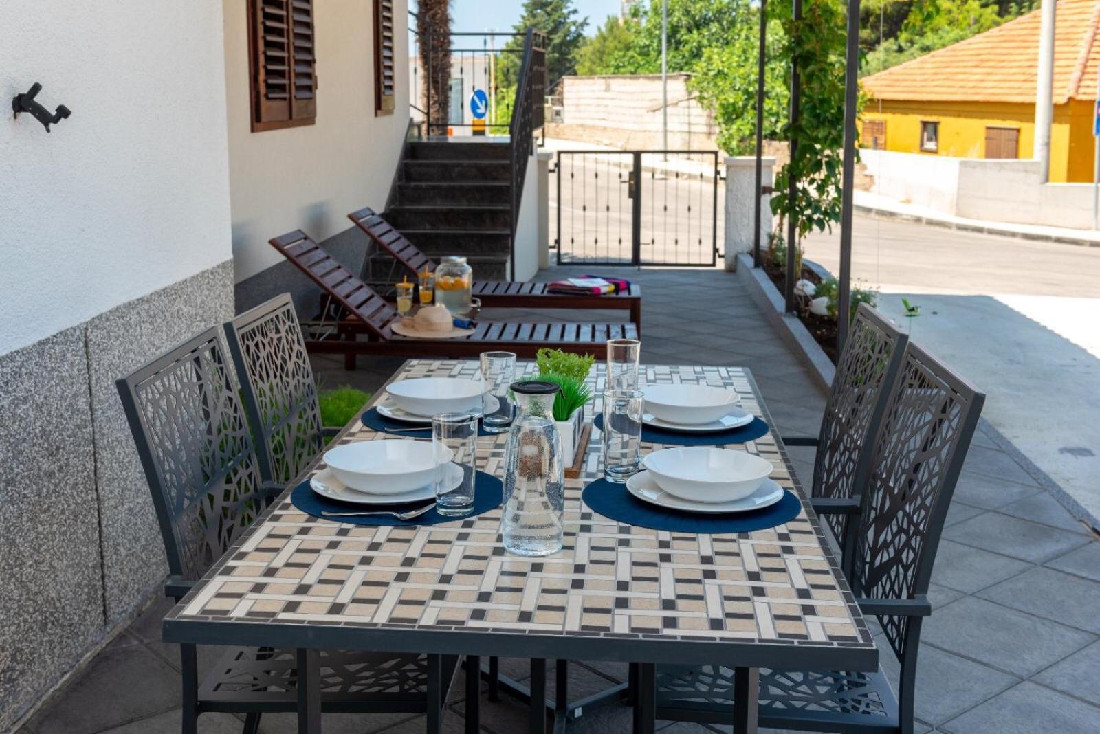 Apartman Karmen โตรกีร์ ภายนอก รูปภาพ