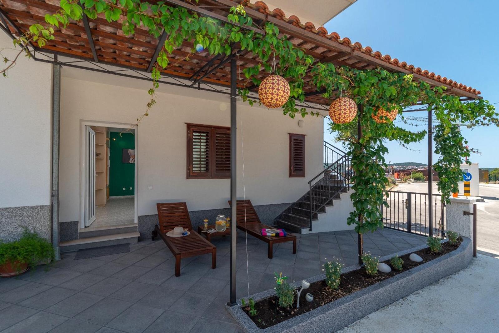 Apartman Karmen โตรกีร์ ภายนอก รูปภาพ