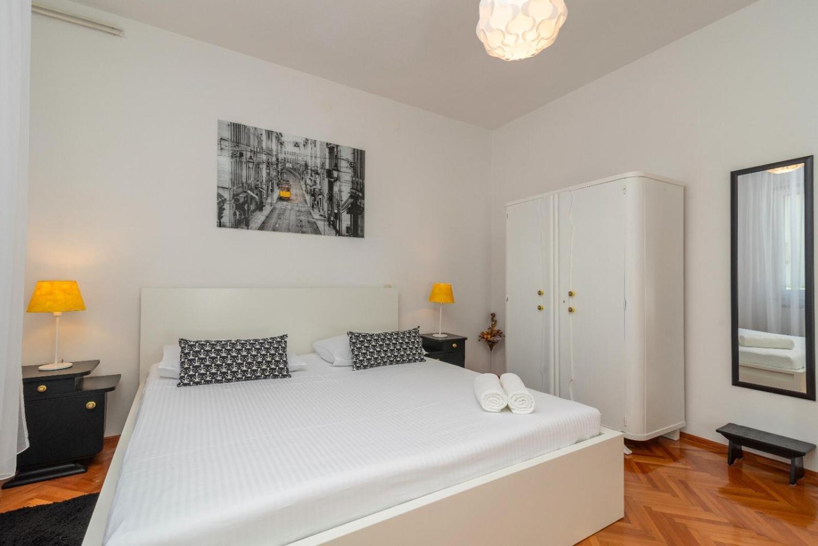 Apartman Karmen โตรกีร์ ภายนอก รูปภาพ