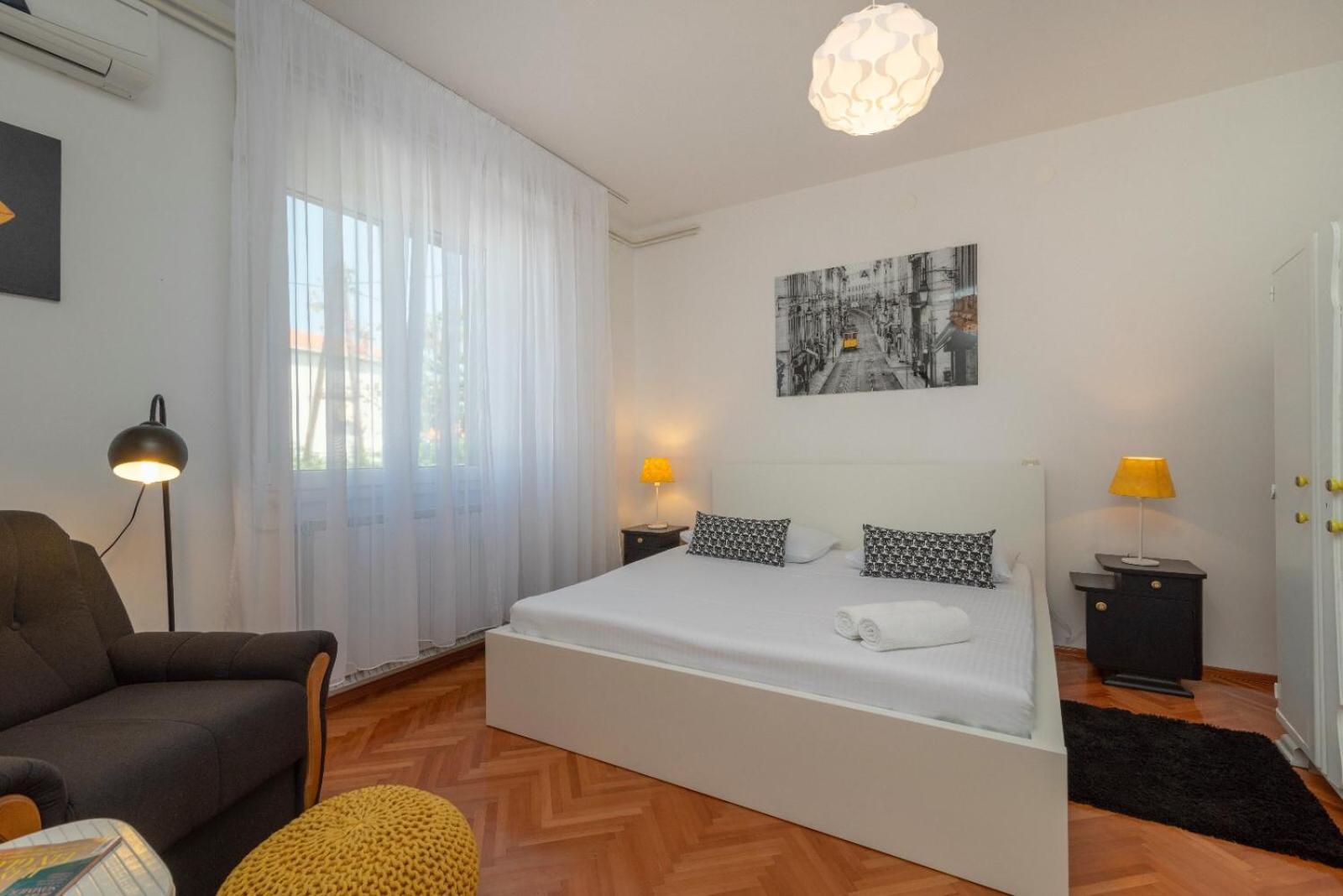 Apartman Karmen โตรกีร์ ภายนอก รูปภาพ