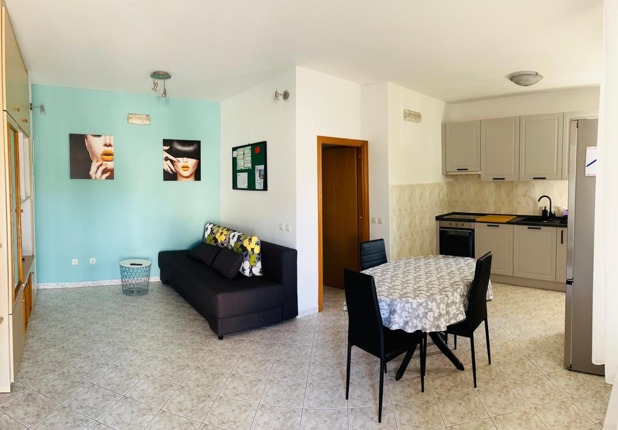 Apartman Karmen โตรกีร์ ภายนอก รูปภาพ