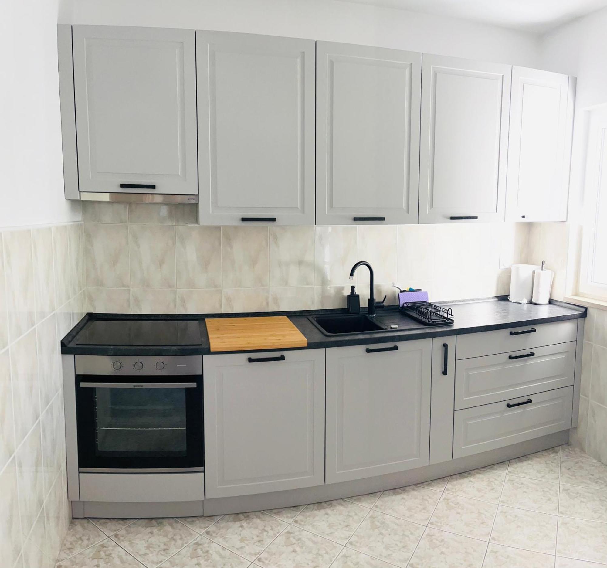 Apartman Karmen โตรกีร์ ภายนอก รูปภาพ